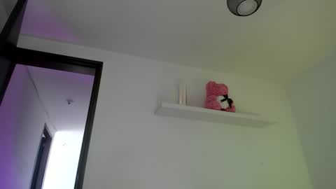 alisson_mendez01 online show from May 7, 7:15 pm