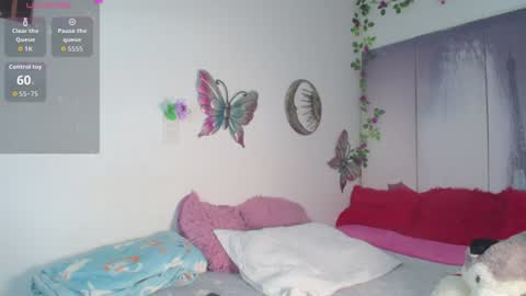 alix_kitty_ online show from August 4, 1:02 am
