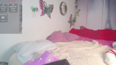 alix_kitty_ online show from August 6, 5:28 am