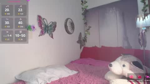 alix_kitty_ online show from August 7, 12:21 am
