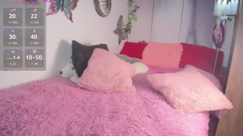 alix_kitty_ online show from August 9, 11:28 pm