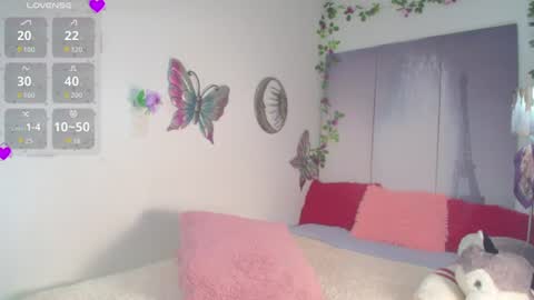 alix_kitty_ online show from August 13, 10:46 pm