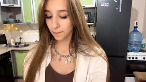 Bella online show from August 14, 7:39 pm