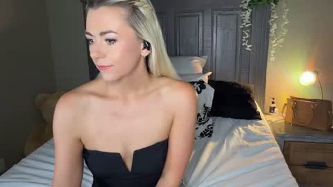 Allie Fyre online show from August 1, 2:39 am