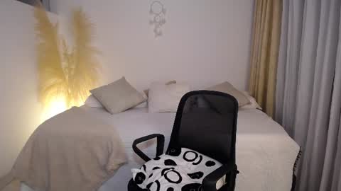 Allie  online show from August 4, 8:39 pm