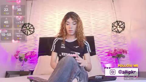 allison_parker1_ online show from August 1, 11:49 am