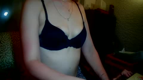 allycat4xoxo online show from June 21, 8:04 am