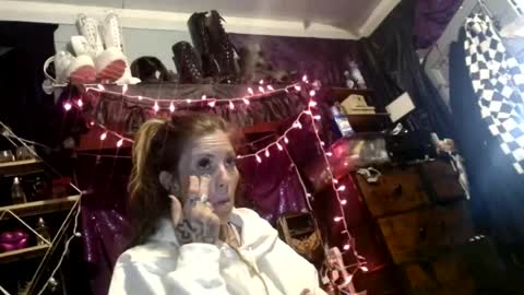 allymoon1369 online show from July 2, 4:02 am