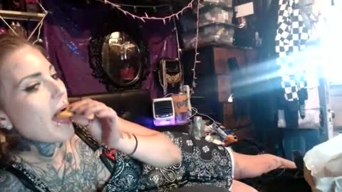 allymoon1369 online show from July 5, 1:08 am