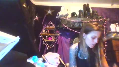 allymoon1369 online show from July 7, 1:42 am