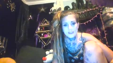 allymoon1369 online show from July 14, 6:18 am
