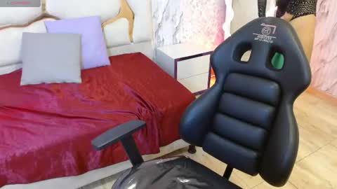 almaa_tay online show from August 15, 1:26 pm