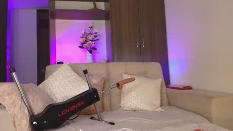 Alma Castillo online show from June 27, 3:21 am