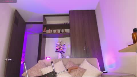 Alma Castillo online show from August 2, 2:40 am