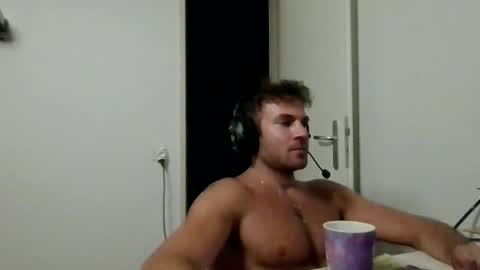 alphah_hunk online show from August 4, 7:22 pm