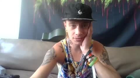 altboy010 online show from July 25, 11:58 am