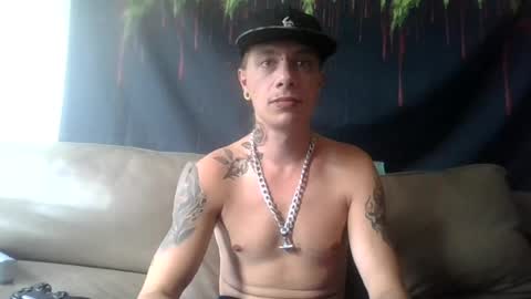altboy010 online show from July 25, 2:10 pm
