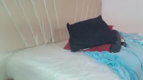 aly_n_sebas online show from August 9, 7:42 am