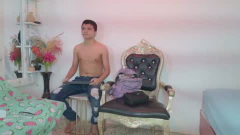 aly_n_sebas online show from August 15, 3:43 am