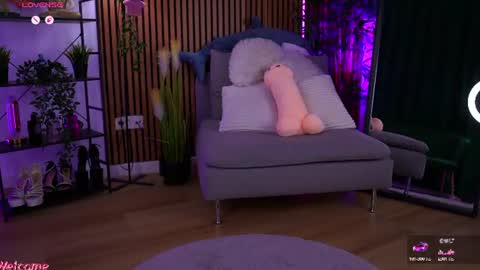 Alyse online show from August 15, 1:42 am