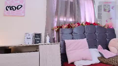 Isabella online show from August 11, 8:33 pm