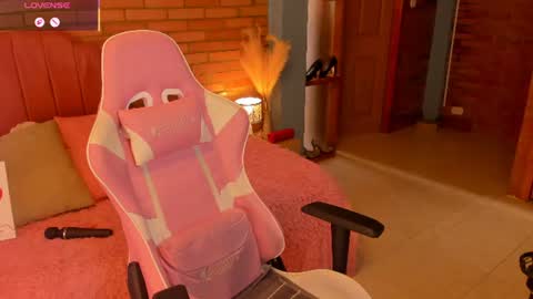 Hi Im AmaiaHelp me reach 100 likes online show from August 8, 9:04 pm