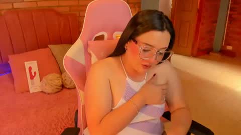 Hi Im AmaiaHelp me reach 100 likes online show from August 10, 8:43 pm