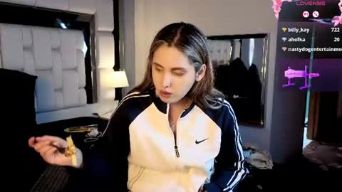 Ameliamartinez77 online show from July 19, 6:32 pm