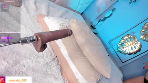 amandajoness_ online show from August 5, 9:35 pm