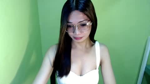 BELLA online show from August 3, 4:25 pm
