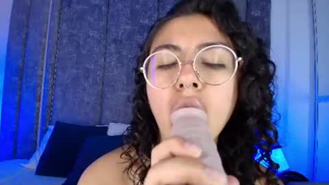 Emily online show from August 10, 11:33 am