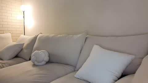 amaya_floress online show from April 15, 12:12 pm