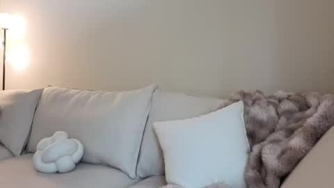amaya_floress online show from May 9, 2:19 pm