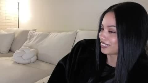 amaya_floress online show from June 1, 7:33 am