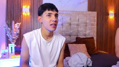 Ambar and Camilo  online show from August 12, 12:51 pm