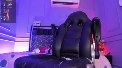 amber_18x online show from August 13, 4:54 pm