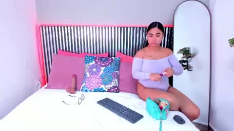 A M B E R  online show from August 14, 8:01 pm