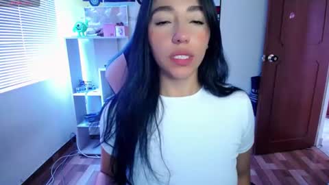 amber_morgan1 online show from August 10, 2:18 pm