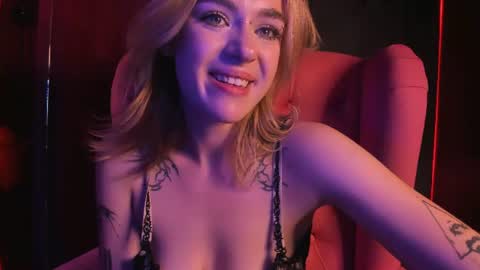 amber_robinson online show from August 7, 5:18 am