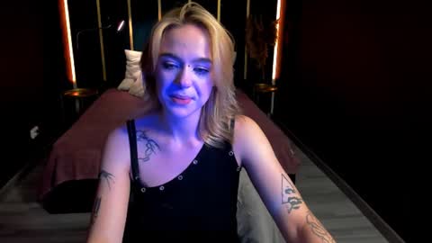 amber_robinson online show from August 11, 5:31 am