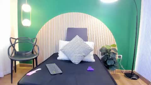 Amber Hanks online show from August 14, 11:30 pm