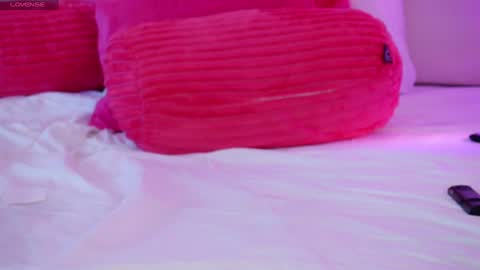 Amberseyes online show from August 6, 1:10 pm