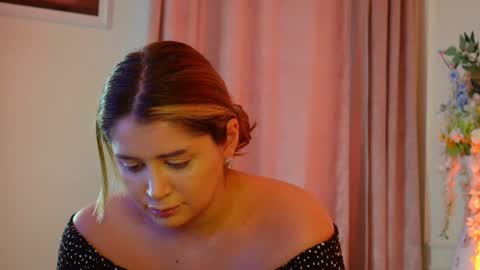 Amberseyes online show from August 11, 11:45 am