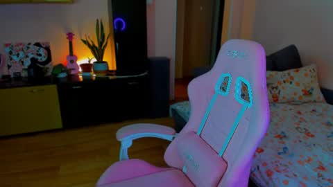 Eileen online show from August 8, 5:02 pm