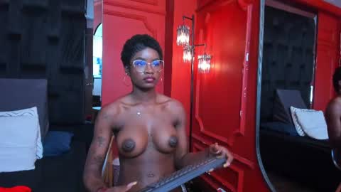 Amelia Adams online show from August 8, 4:40 pm