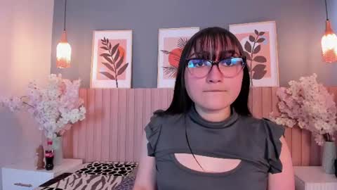 Amelia online show from August 15, 1:15 pm