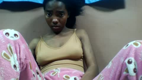ameliah348630 online show from August 14, 4:32 pm