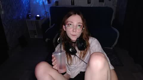 Amelia online show from July 7, 9:30 pm
