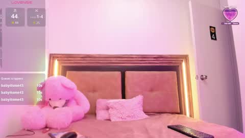 ameliamartinez_ online show from May 19, 5:47 pm