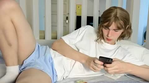 ameliamyr online show from June 15, 9:07 am